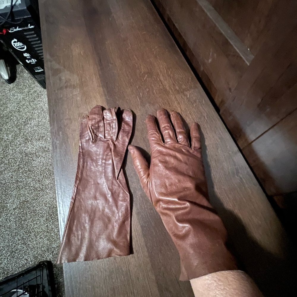 Elegant Brown Leather Gloves
